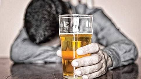 ಆಲ್ಕೋಹಾಲ್ ಜಾಹೀರಾತುಗಳು ಹದಿಹರೆಯದವರನ್ನು ಕುಡಿತಕ್ಕೆ ದಾಸರನ್ನಾಗಿಸುತ್ತದೆ