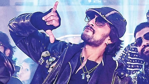 ಕೋಟಿಗೊಬ್ಬ2 ಬಿಡುಗಡೆ ಸಂಭ್ರಮಕ್ಕೆ ಅಭಿಮಾನಿಗಳಿಂದ 7 ಲಕ್ಷ; 70 ಅಡಿ ಸುದೀಪ್ ಕಟೌಟ್