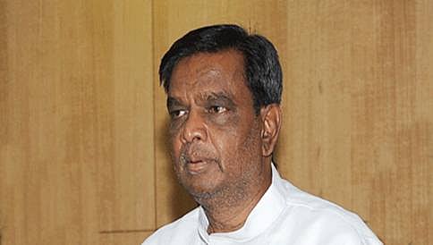 ಶಾಸಕ ಸ್ಥಾನಕ್ಕೆ ರಾಜೀನಾಮೆ ವದಂತಿ: ಸೋನಿಯಾ ಭೇಟಿಗೆ ಶ್ರೀನಿವಾಸ್ ಪ್ರಸಾದ್'ಗೆ ಆಹ್ವಾನ