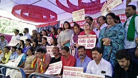 ಶಾಂತಿಗಾಗಿ ಸ್ಯಾಂಡಲ್ವುಡ್ ಕಳಕಳಿಯ ಮನವಿ