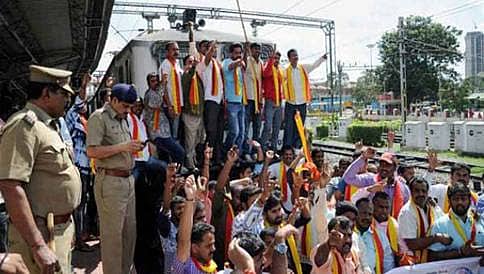 ಕಾವೇರಿ ಕಿಚ್ಚು: ನಾಳೆ ರೈಲ್ವೆ ಬಂದ್ ಗೆ ಕರೆ, ಆದರೂ ಆತಂಕ ಬೇಡ ಎಂದ ಪೊಲೀಸರು