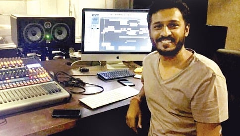 'ಗೋಧಿ ಬಣ್ಣ'ದ ನಂತರ ಈಗ ಚರಣ ಸಂಗೀತದಲ್ಲಿ 'ಪುಷ್ಪಕ ವಿಮಾನ'