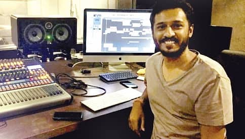 'ಗೋಧಿ ಬಣ್ಣ'ದ ನಂತರ ಈಗ ಚರಣ ಸಂಗೀತದಲ್ಲಿ 'ಪುಷ್ಪಕ ವಿಮಾನ'