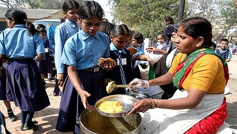 ಕೋಲಾರ: ಬಿಸಿಯೂಟ ತಿಂದು 25 ಮಕ್ಕಳು ಅಸ್ವಸ್ಥ