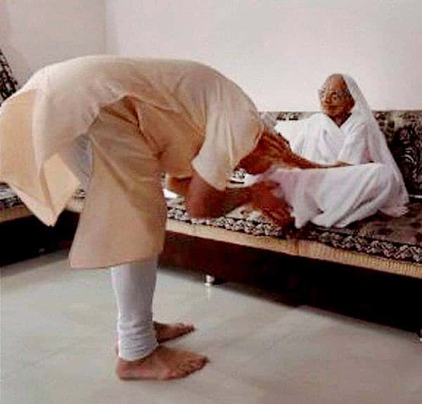 ತಾಯಿಯೊಂದಿಗೆ ತಮ್ಮ 66ನೇ ಜನ್ಮದಿನ ಆಚರಿಸಿಕೊಂಡ ಪ್ರಧಾನಿ ಮೋದಿಯ ಚಿತ್ರಗಳು