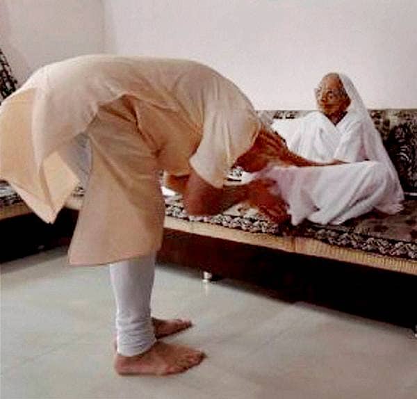 ತಾಯಿಯೊಂದಿಗೆ ತಮ್ಮ 66ನೇ ಜನ್ಮದಿನ ಆಚರಿಸಿಕೊಂಡ ಪ್ರಧಾನಿ ಮೋದಿಯ ಚಿತ್ರಗಳು