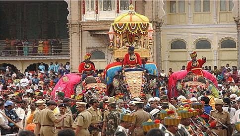 ಮೈಸೂರು ದಸರಾಗೂ ಕಾವೇರಿ ಬಿಸಿ: ಪ್ರವಾಸಿಗರಿಲ್ಲದೇ ಹೋಟೆಲ್ ಗಳು ಖಾಲಿ ಖಾಲಿ