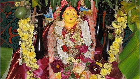 ಎಲ್ಲೆಡೆ ಗೌರಿ ಹಬ್ಬದ ಸಂಭ್ರಮ, ಗಣೇಶನ ಪೂಜೆಗೆ ತಯಾರಿ