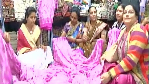ಬಿಸಿ ದೋಸೆಯಂತೆ ಮಾರಾಟವಾಗುತ್ತಿದೆ 2 ಸಾವಿರ ರು. ನೋಟಿನ ಚಿತ್ರವಿರುವ ಸೀರೆ!