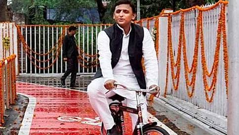 ಅಪ್ಪನಿಗೆ ಸೋಲು, ಮಗನಿಗೆ ಗೆಲುವು: ಸಮಾಜವಾದಿ ಪಕ್ಷದ ಚಿಹ್ನೆ 'ಸೈಕಲ್' ಅಖಿಲೇಶ್ ಪಾಲು