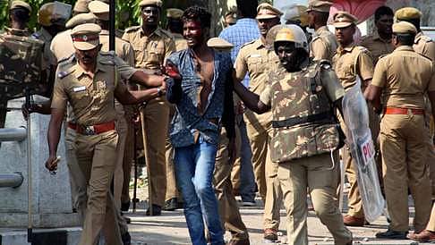 ಜಲ್ಲಿಕಟ್ಟು ಪ್ರತಿಭಟನಕಾರರ ಮೇಲೆ ದೌರ್ಜನ್ಯ; ತಮಿಳುನಾಡು ಪೊಲೀಸ್ ಗೆ ಎನ್ ಎಚ್ ಆರ್ ಸಿ ನೋಟಿಸ್