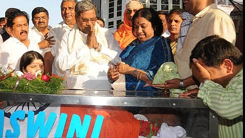 ಮಹದೇವ ಪ್ರಸಾದ್ ಅಂತಿಮ ದರ್ಶನ ಪಡೆದ ಸಿಎಂ ಸಿದ್ದರಾಮಯ್ಯ, ಮಾಜಿ ಪ್ರಧಾನಿ ದೇವೇಗೌಡ