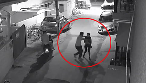 ಬೆಂಗಳೂರು: ಬೈಕ್ ನಲ್ಲಿ ಬಂದ ದುಷ್ಕರ್ಮಿಗಳಿಂದ ಯುವತಿಗೆ ಲೈಂಗಿಕ ಕಿರುಕುಳ!