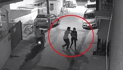 ಬೆಂಗಳೂರು: ಬೈಕ್ ನಲ್ಲಿ ಬಂದ ದುಷ್ಕರ್ಮಿಗಳಿಂದ ಯುವತಿಗೆ ಲೈಂಗಿಕ ಕಿರುಕುಳ!