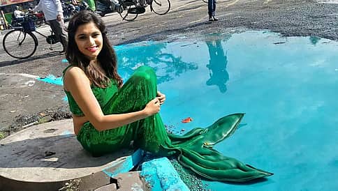 ಎಂಜಿ ರಸ್ತೆಯಲ್ಲಿ ಮತ್ಸ್ಯಕನ್ಯೆ..!: ರಸ್ತೆಗುಂಡಿ ಮುಚ್ಚಲು 'ಬಾದಲ್' ವಿಶಿಷ್ಟ ಅಭಿಯಾನ