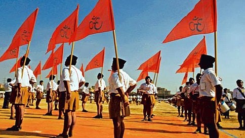 ಕೇರಳ ಸಿಎಂ ಪಿಣರಾಯಿ ವಿಜಯನ್ ಬೆಂಕಿ ಜತೆ ಆಟವಾಡುತ್ತಿದ್ದಾರೆ: ಆರ್ಎಸ್ಎಸ್