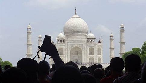 ತಾಜ್ ಮಹಲ್ ನಲ್ಲಿ ನಮಾಜ್ ಮಾಡುವುದನ್ನು ರದ್ಧುಗೊಳಿಸಿ: ಆರ್ ಎಸ್ ಎಸ್ ಅಂಗಸಂಸ್ಥೆ