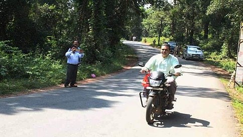 ಉಡುಪಿ: ಹೆಲ್ಮೆಟ್ ಹಾಕದೇ ಸಚಿವರ ಜಾಲಿ ರೈಡ್, ವ್ಯಾಪಕ ಟೀಕೆ