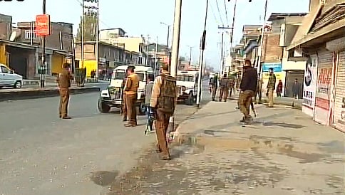ಅನಂತ್ ನಾಗ್: ಸಿಆರ್ ಪಿಎಫ್ ಯೋಧರ ವಾಹನದ ಮೇಲೆ ಉಗ್ರರ ದಾಳಿ, ಹಲವರಿಗೆ ಗಾಯ