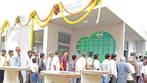 ಹೊಸ ವರ್ಷಕ್ಕೆ ಸಿಎಂ ಸಿದ್ದು ಉಡುಗೊರೆ: 300ಕ್ಕೂ ಹೆಚ್ಚು ಇಂದಿರಾ ಕ್ಯಾಂಟೀನ್ ಪ್ರಾರಂಭಕ್ಕೆ ನಿರ್ಧಾರ