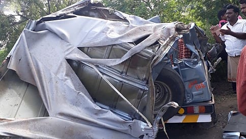 ಕಲಬುರಗಿ: ಟ್ಯಾಂಕರ್ ಗೆ ಕ್ರೂಸರ್ ಡಿಕ್ಕಿ, 5 ಸಾವು, 7 ಮಂದಿ ಗಂಭೀರ!