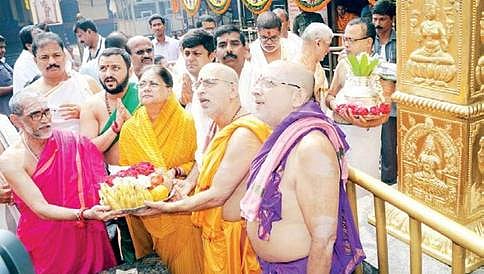 ಉಡುಪಿಗೆ ರಾಜಸ್ತಾನ ಸಿಎಂ ವಸುಂಧರಾ ಭೇಟಿ: ದೀಪಿಕಾ ಜೀವ ಬೆದರಿಕೆ ಕರೆ ಕುರಿತು ಪ್ರತಿಕ್ರಿಯೆಗೆ ನಿರಾಕರಣೆ