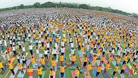 55 ಸಾವಿರ ಜನರಿಂದ ಯೋಗಾಸನ: ಸಾಕಷ್ಟು ತಿರುವುಗಳ ಬಳಿಕ ಕೊನೆಗೂ ಗಿನ್ನಿಸ್ ದಾಖಲೆ ಸೇರಿದ ಮೈಸೂರು