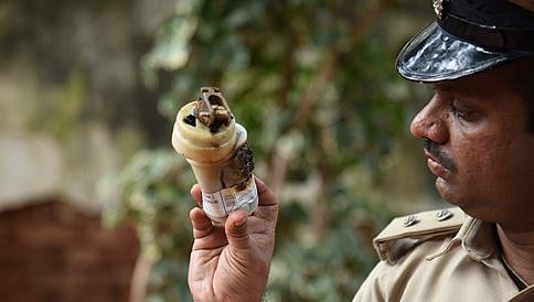 ಬೆಂಗಳೂರು: ಮೈಸೂರು ರಸ್ತೆಯಲ್ಲಿ ಅಶ್ರುವಾಯು ಶೆಲ್ ಸಿಡಿತ, ಕೆಲಹೊತ್ತು ಸಂಚಾರ ಅಸ್ತವ್ಯಸ್ತ