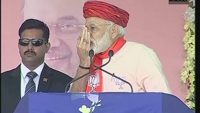 ಗುಜರಾತಿಗೆ ಇಂದಿರಾ ಗಾಂಧಿ ಬಂದಿದ್ದಾಗ ಕರ್ಚೀಫ್ ನಿಂದ ಮೂಗು ಮುಚ್ಚಿಕೊಂಡು ಓಡಾಡಿದ್ದರು: ಪ್ರಧಾನಿ ಮೋದಿ
