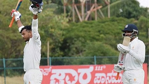 ರಣಜಿ ಟ್ರೋಫಿ ಕ್ರಿಕೆಟ್: ತ್ರಿಶತಕ ಸಿಡಿಸಿದ ಮಯಾಂಕ್, ಬೃಹತ್ ಮೊತ್ತ ದಾಖಲಿಸಿದ ಕರ್ನಾಟಕ