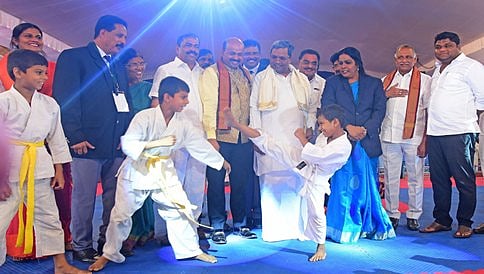 ಮಂಗಳೂರು: ರಾಷ್ಟ್ರ ಮಟ್ಟದ ಕರಾಟೆ ಪಂದ್ಯಾವಳಿಗೆ ಮುಖ್ಯಮಂತ್ರಿ ಸಿದ್ದರಾಮಯ್ಯ ಚಾಲನೆ