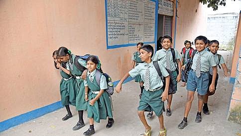 ಯೂ-ಟರ್ನ್ ಹೊಡೆದ ಸರ್ಕಾರ: 18 ಸರ್ಕಾರಿ ಶಾಲೆಗಳಿಗೆ ಬೀಗ, 10 ಶಾಲೆಗಳಿಗೆ ನೋಟಿಸ್!
