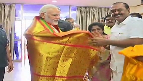 ಚೆನ್ನೈಗೆ ಪ್ರಧಾನಿ ಮೋದಿ; ಡಿಎಂಕೆ ಮುಖ್ಯಸ್ಥ ಕರುಣಾನಿಧಿ ಭೇಟಿ