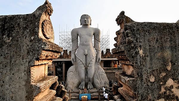 <b>ಮಹಾಮಸ್ತಕಾಭಿಷೇಕಕ್ಕೆ ಸಿದ್ಧತೆ... </b>ಮುಂದಿನ ವರ್ಷ ಫೆಬ್ರವರಿ 7ರಿಂದ 26ರ ವರೆಗೆ ನಡೆಯಲಿರುವ ಶ್ರವಣಬೆಳಗೊಳದ ಬಾಹುಬಲಿ ಮಹಾಮಸ್ತಕಾಭಿಷೇಕ ಮಹೋತ್ಸವಕ್ಕೆ ಭಾನುವಾರದಿಂದಲೇ ಸಿದ್ಧತೆಗಳು ಆರಂಭವಾಗಿವೆ.