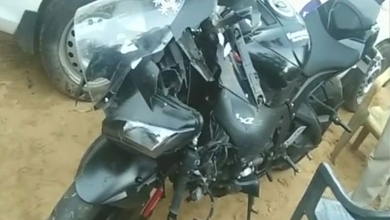 ಜೈಪುರ: 22 ಲಕ್ಷ ರು. ಸೂಪರ್ ಬೈಕ್ ಅಪಘಾತ, ಹೆಲ್ಮೆಟ್ ತೆಗೆಯಲಾಗದೆ ಸವಾರ ಸಾವು