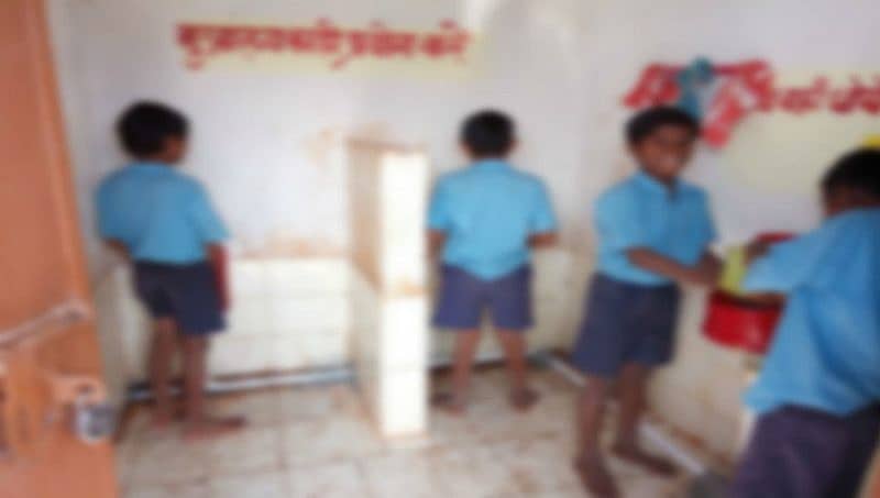 ವಿದ್ಯಾರ್ಥಿಗಳು ಶೌಚ ಮಾಡುತ್ತಿರುವ ಫೋಟೋ ತೆಗೆದು ವಾಟ್ಸಾಪ್ ಗ್ರೂಪ್ ಗೆ ಹಾಕಿ