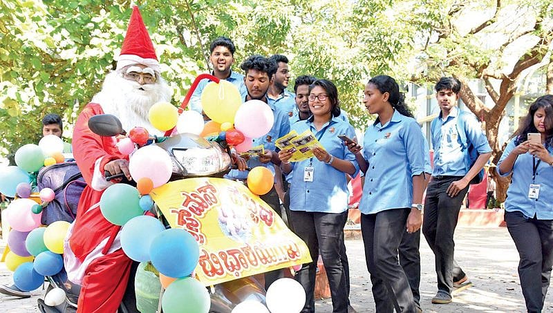 18 ವರ್ಷಗಳಿಂದ ಪ್ರೀತಿಯ ಸಂದೇಶ ಹೊತ್ತು ತರುವ ಸಂತ!