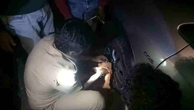 ಮಧ್ಯರಾತ್ರಿಲೀ ಕೆಟ್ಟುನಿಂತ ಪ್ರವಾಸಿಗರ ವಾಹನ ರಿಪೇರಿಗೆ ಮುಂದಾದ ಎಸ್ಪಿ ಅಣ್ಣಾಮಲೈ!