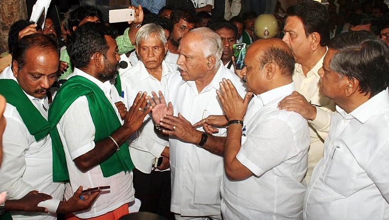 ಮಹದಾಯಿ ಹೋರಾಟ: ಬಿಎಸ್ ವೈ ಸಂಧಾನ ವಿಫಲ, ನಾಳೆ ರಾಜಭವನಕ್ಕೆ ಮುತ್ತಿಗೆ
