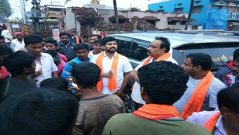 ಹುಣಸೂರು: ಹನುಮ ಜಯಂತಿ ವೇಳೆ ಪ್ರತಿಭಟನೆ; ಸಂಸದ ಪ್ರತಾಪ್ ಸಿಂಹ ಸೇರಿ ಹಲವರ ಬಂಧನ