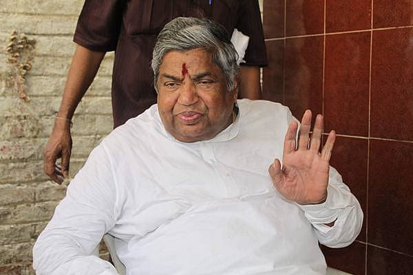 <div><b>ಧರ್ಮಸಿಂಗ್</b></div><div>ಶಾಸಕ, ಸಂಸದ ಸಚಿವ ಹಾಗೂ ಮುಖ್ಯಮಂತ್ರಿಯಾಗಿ ಜನಪರ ಕಾರ್ಯಗಳನ್ನು ರೂಪಿಸಿದ್ದ, ರಾಜ್ಯ ರಾಜಕಾರಣದಲ್ಲಿ ಅಜಾತಶತ್ರು ಎಂದೇ ಖ್ಯಾತಿ ಪಡೆದಿದ್ದ ಧರ್ಮ ಸಿಂಗ್ ಅವರು ತೀವ್ರ ಅನಾರೋಗ್ಯ ಸಮಸ್ಯೆಯಿಂದಾಗಿ ಜು.27 ರಂದು ಕೊನೆಯುಸಿರೆಳೆದಿದ್ದರು. ಧರ್ಮಸಿಂಗ್ ಅವರಿಗೆ 81 ವರ್ಷ ವಯಸ್ಸಾ