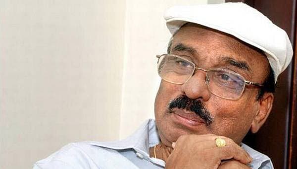 <div><b>ವಿ.ಶಶಿ</b></div><div>ಮಲಯಾಳಂ ಚಲನಚಿತ್ರ ರಂಗದ ಖ್ಯಾತ ನಿರ್ದೇಶ ಐ.ವಿ. ಶಶಿಯವರು ಹೃದಯಾಘಾತದಿಂದಾಗಿ ಅ.24 ರಂದು ನಿಧನ ಹೊಂದಿದ್ದರು. ಶಶಿಯವರಿಗೆ 69 ವರ್ಷ ವಯಸ್ಸಾಗಿತ್ತು. </div>