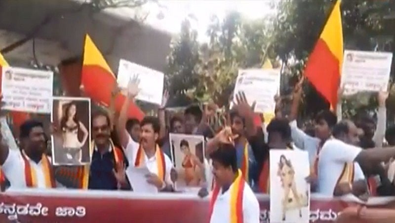 ಬೆಂಗಳೂರಿನಲ್ಲಿ ಹೊಸ ವರ್ಷಾಚರಣೆ: ಸನ್ನಿ ಲಿಯೋನ್ ವಿರುದ್ಧ ಕರವೇ ಕಾರ್ಯಕರ್ತರ ಪ್ರತಿಭಟನೆ