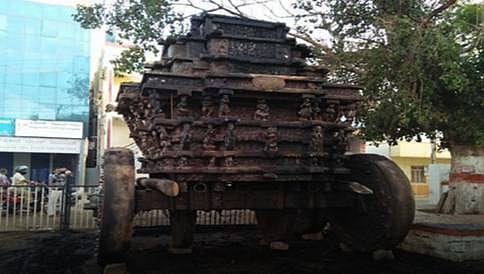 ಚಾಮರಾಜನಗರದ ಚಾಮರಾಜೇಶ್ವರ ರಥಕ್ಕೆ ಬೆಂಕಿ ಇಟ್ಟ ಕಿಡಿಗೇಡಿಗಳು