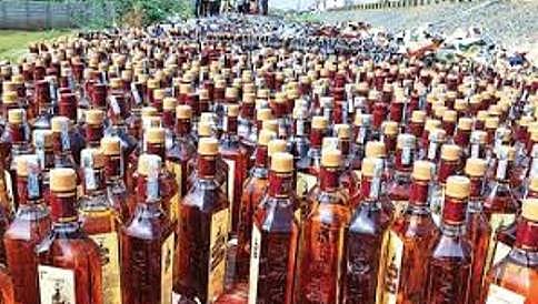 ಗೋವಾ ಚುನಾವಣಾ ಸಮರ: 2000 ಲೀಟರ್ ಅಕ್ರಮ ಮದ್ಯ ವಶಕ್ಕೆ