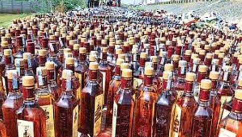 ಗೋವಾ ಚುನಾವಣಾ ಸಮರ: 2000 ಲೀಟರ್ ಅಕ್ರಮ ಮದ್ಯ ವಶಕ್ಕೆ