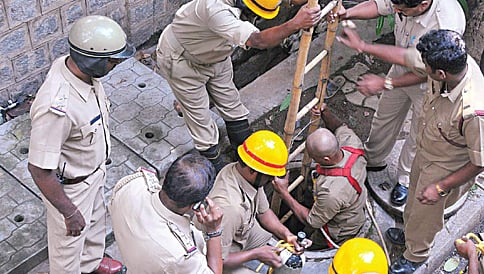 ಬೆಂಗಳೂರು ಮ್ಯಾನ್ ಹೋಲ್ ದುರಂತ: ರಾಮ್ಕಿ ಸಂಸ್ಥೆಯ ಮೂವರ ಬಂಧನ