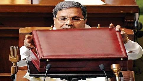 ರಾಮಕೃಷ್ಣ ಹೆಗ್ಡೆ ಬಳಿಕ ಅತಿ ಹೆಚ್ಚು ಬಜೆಟ್ ಮಂಡಿಸಿದ ದಾಖಲೆ ಸಿದ್ದರಾಮಯ್ಯರದ್ದು!