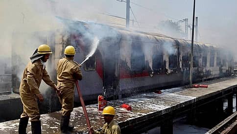 ಆಗ್ರಾ: ಕಂಟೋನ್ಮೆಂಟ್ ರೈಲ್ವೆ ನಿಲ್ದಾಣದ ಬಳಿ ಅವಳಿ ಸ್ಫೋಟ