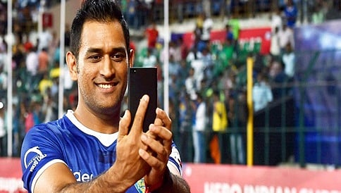 ಧೋನಿ ಮೊಬೈಲ್ ಕಳುವು ಮಾಡಿದ್ದ ವ್ಯಕ್ತಿಯ ವಿರುದ್ಧ ಪ್ರಕರಣ ದಾಖಲು